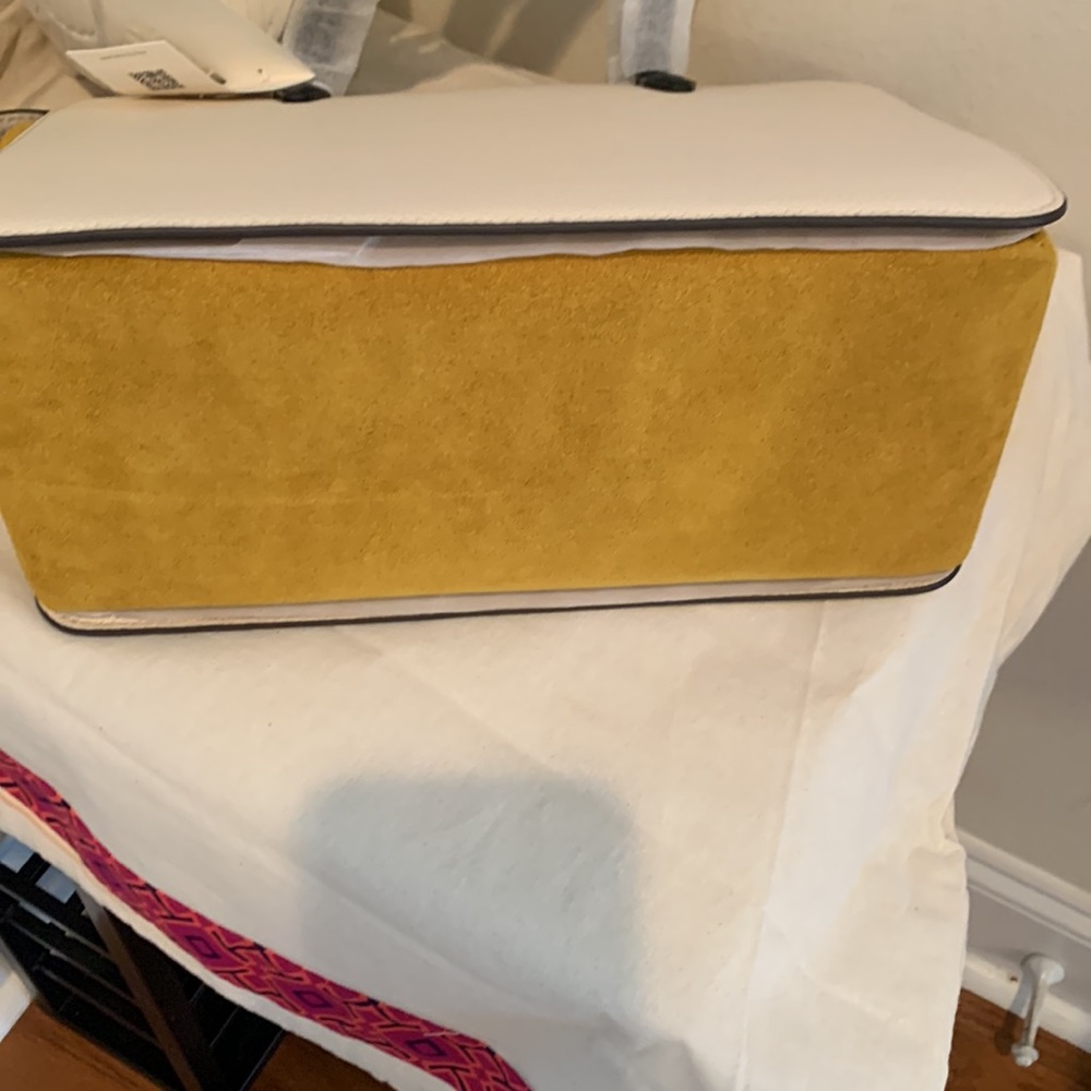 Tory Burch Robinson Colorblock Small Leather Tote
TORY BURCH - Picture 4 of 16